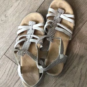 Reiker sandals size 9